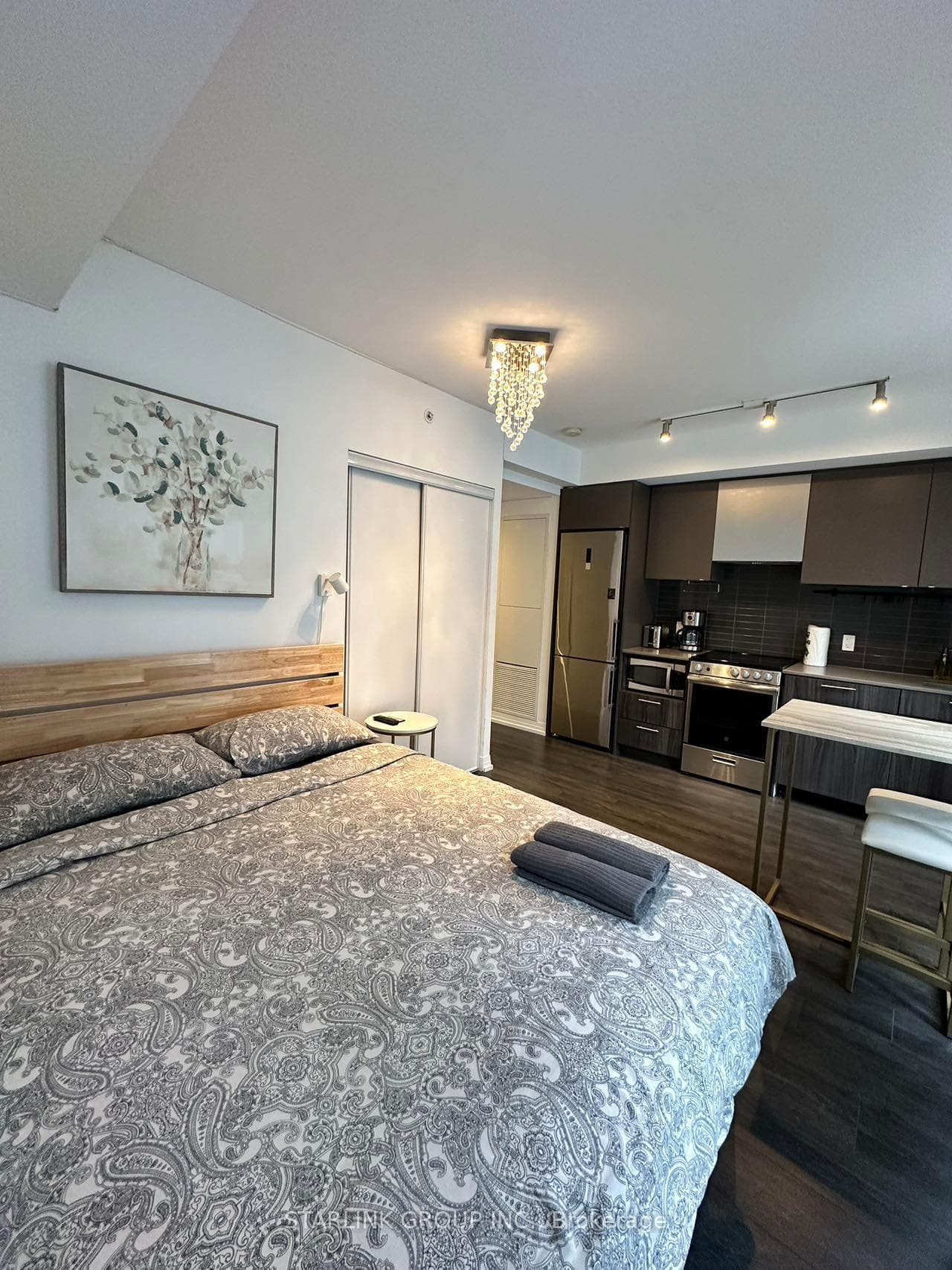 251 Jarvis Street Unit 825 photo 5
