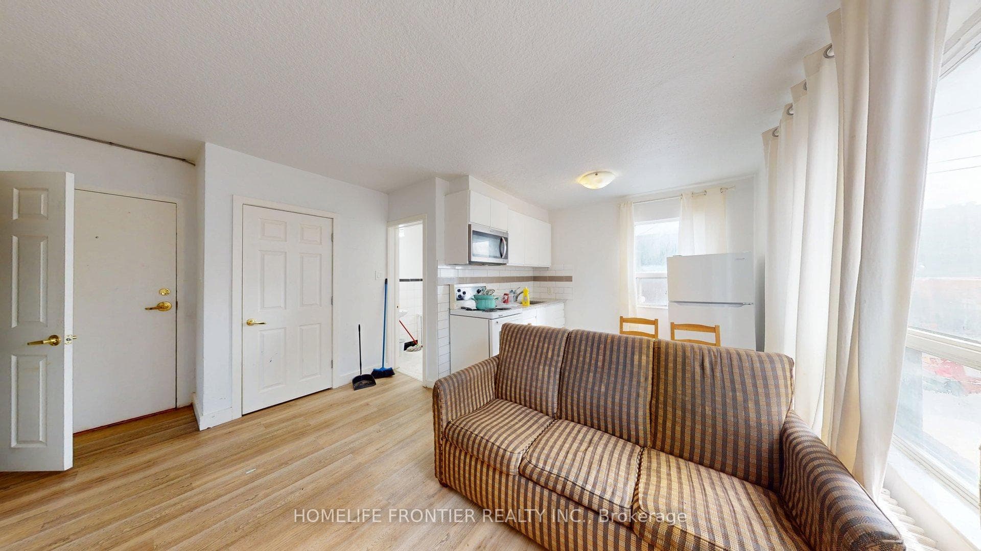 1110 Weston Road Unit 4 photo 3