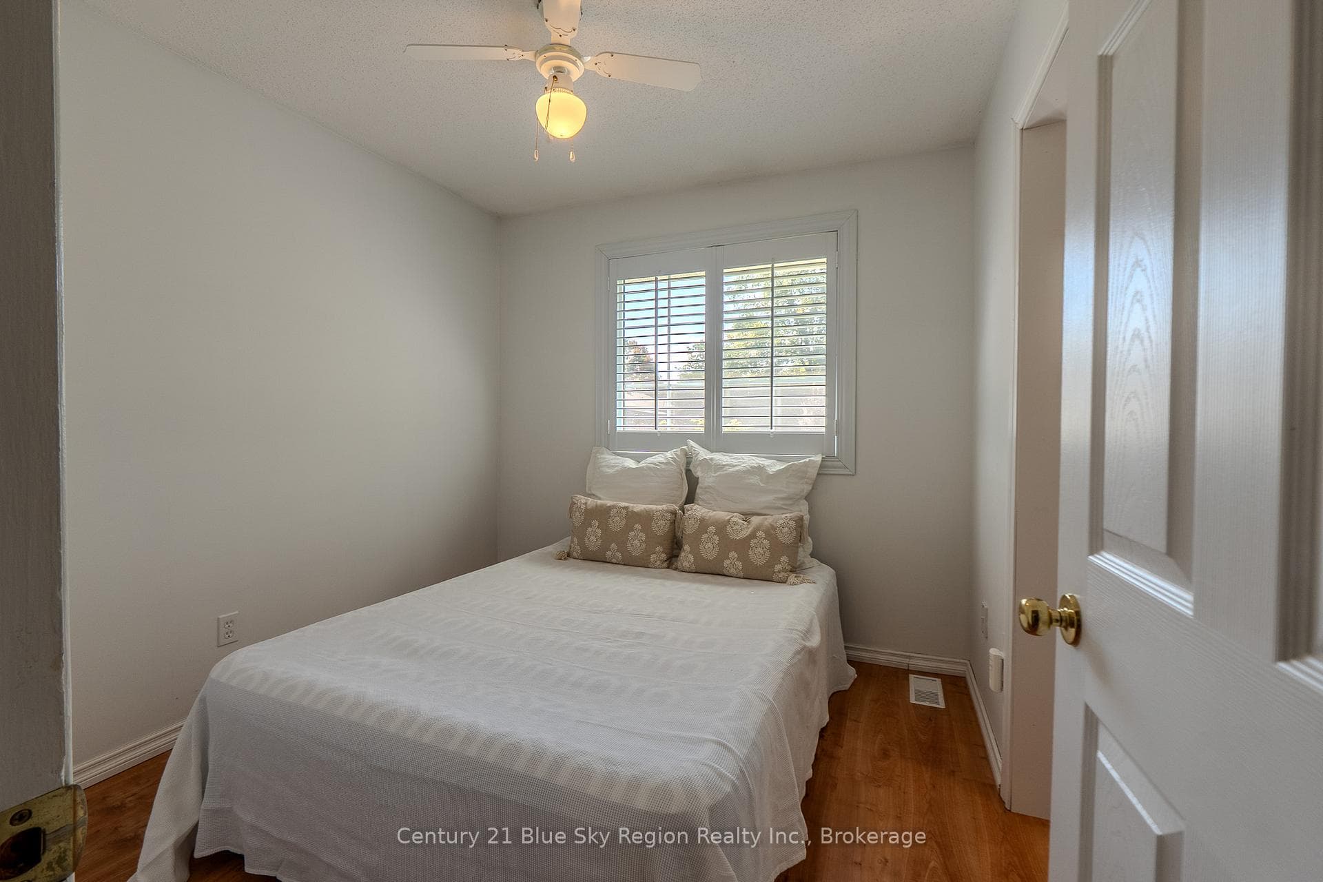 298 Rancier Street photo 16
