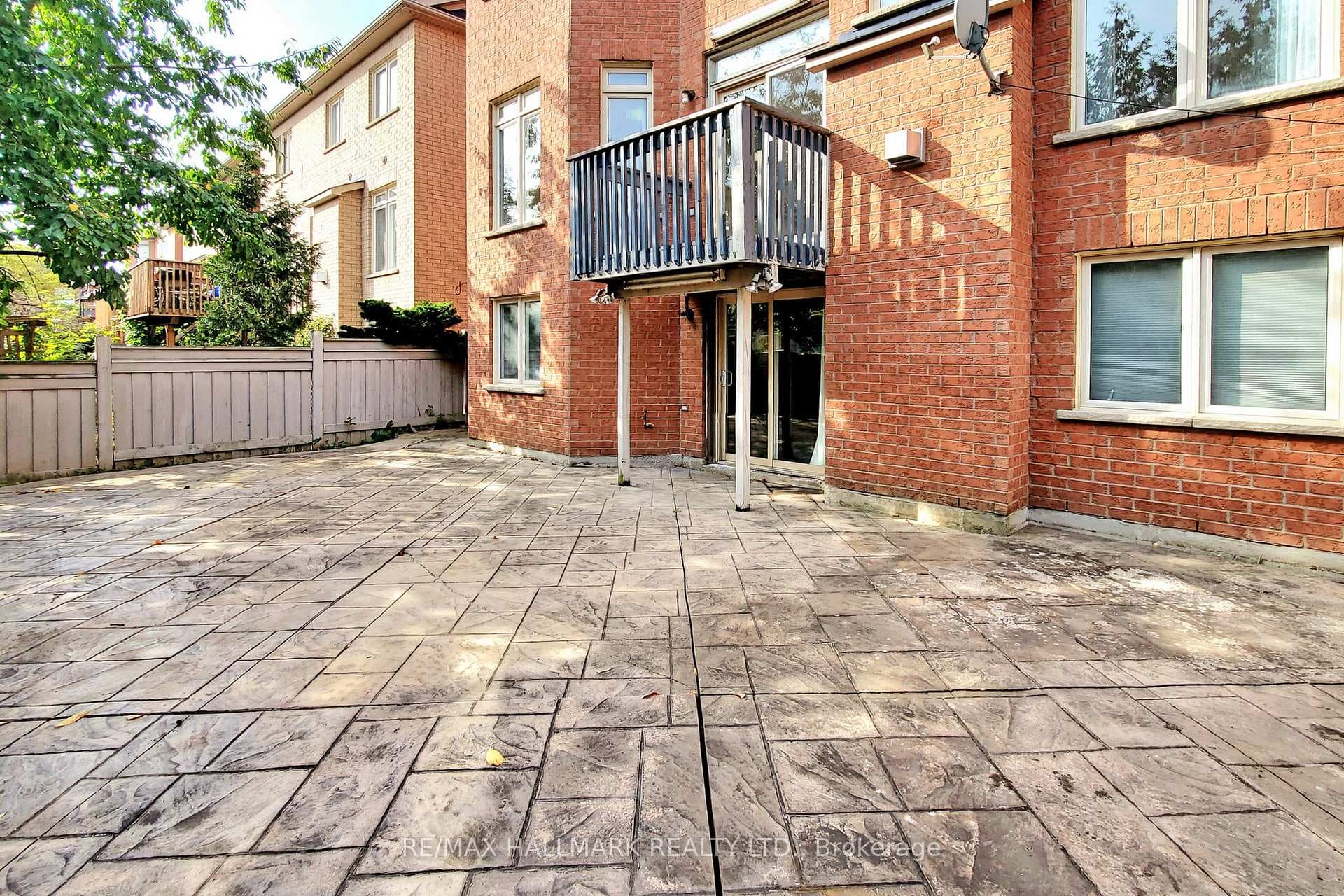 93 Bathurst Glen Drive photo 38