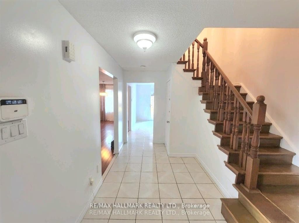 71 Ecclestone Drive Unit Upper photo 4