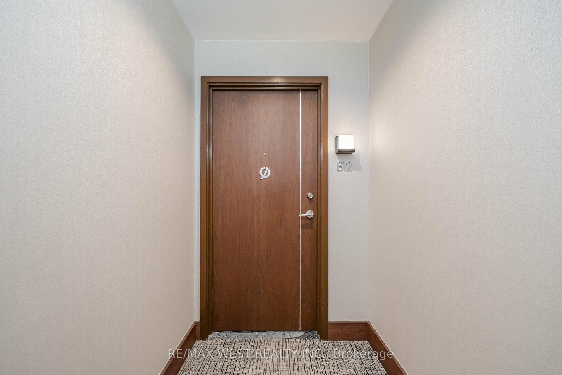 115 Mcmahon Drive Unit 812 photo 4