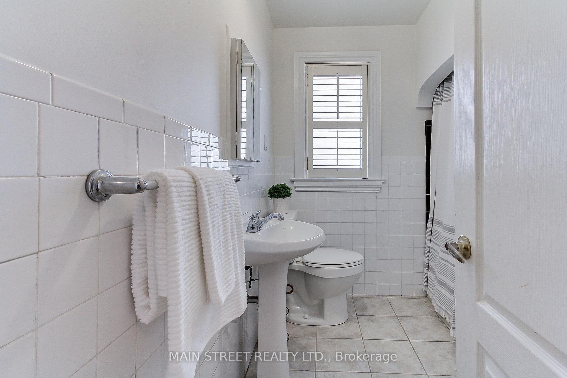 14 Deevale Road photo 10