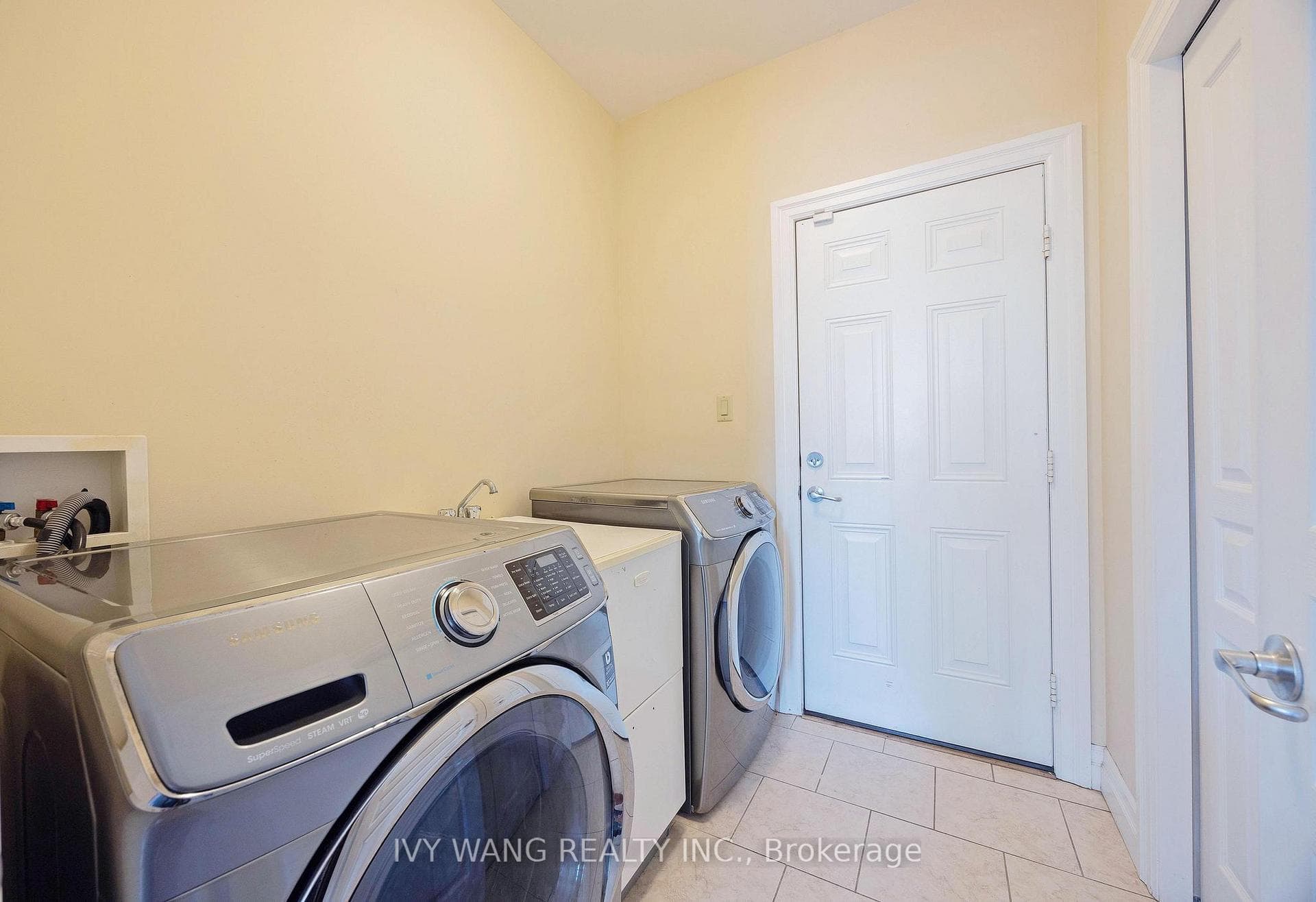 2080 BEAVERBROOK Avenue Unit 31 photo 21