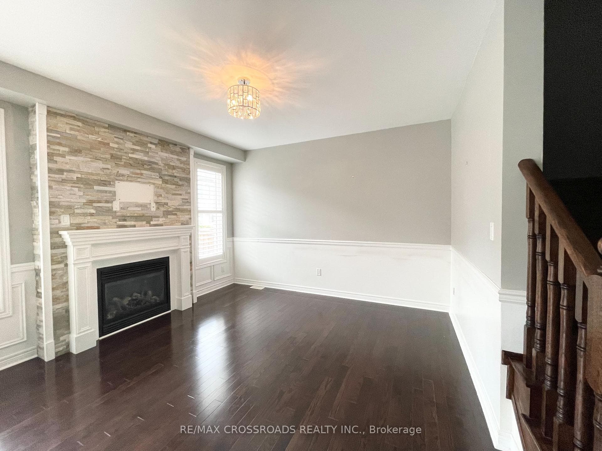 144 Durhamview Crescent photo 3