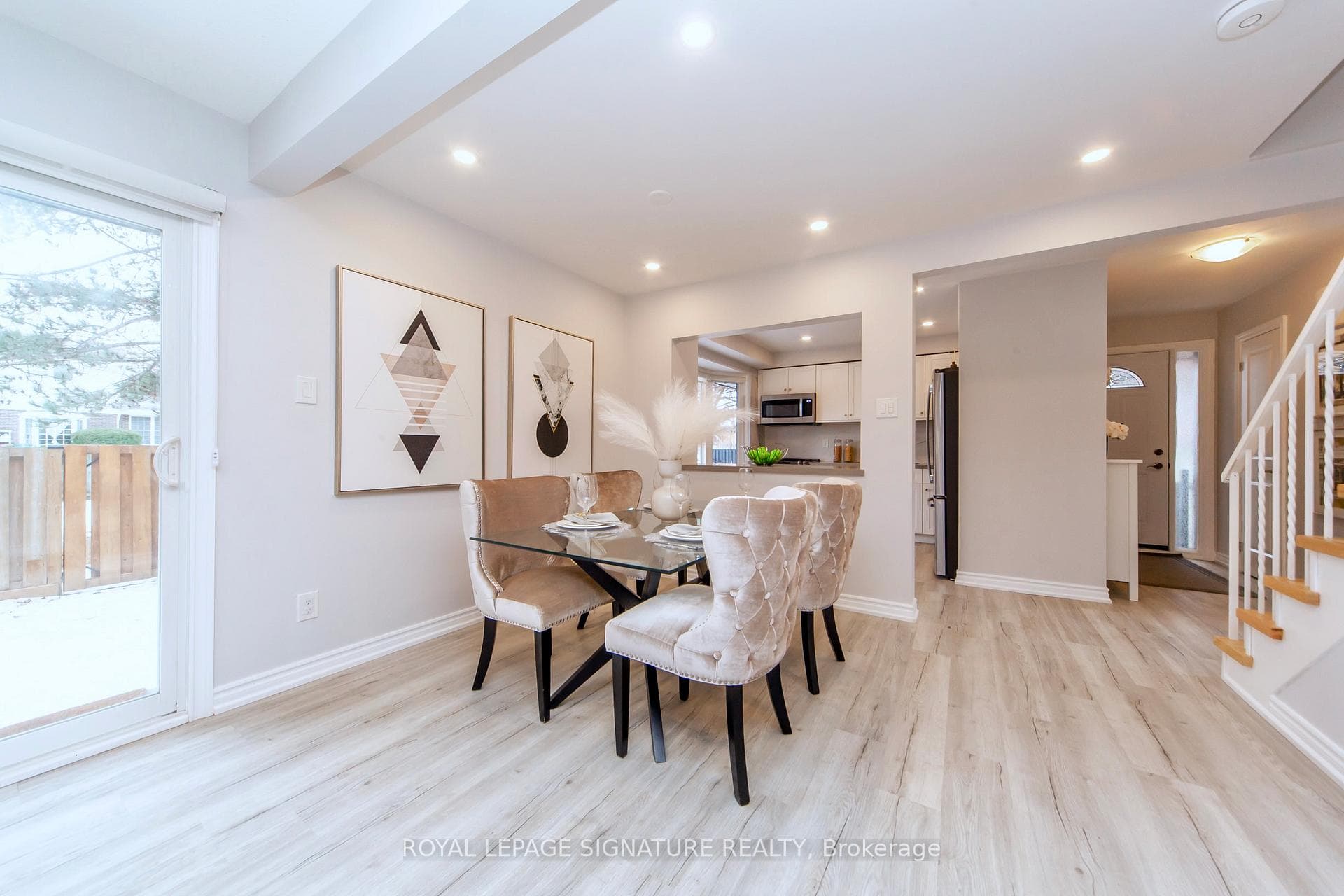 59 Kenninghall Boulevard Unit 28 photo 7