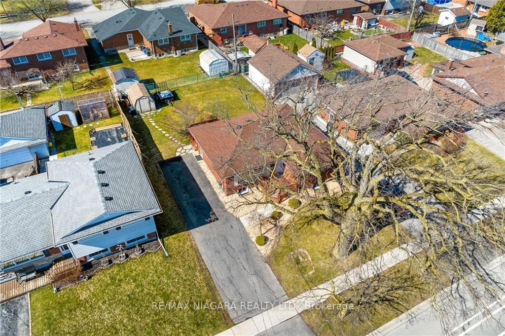 83 Wellington Street photo 28