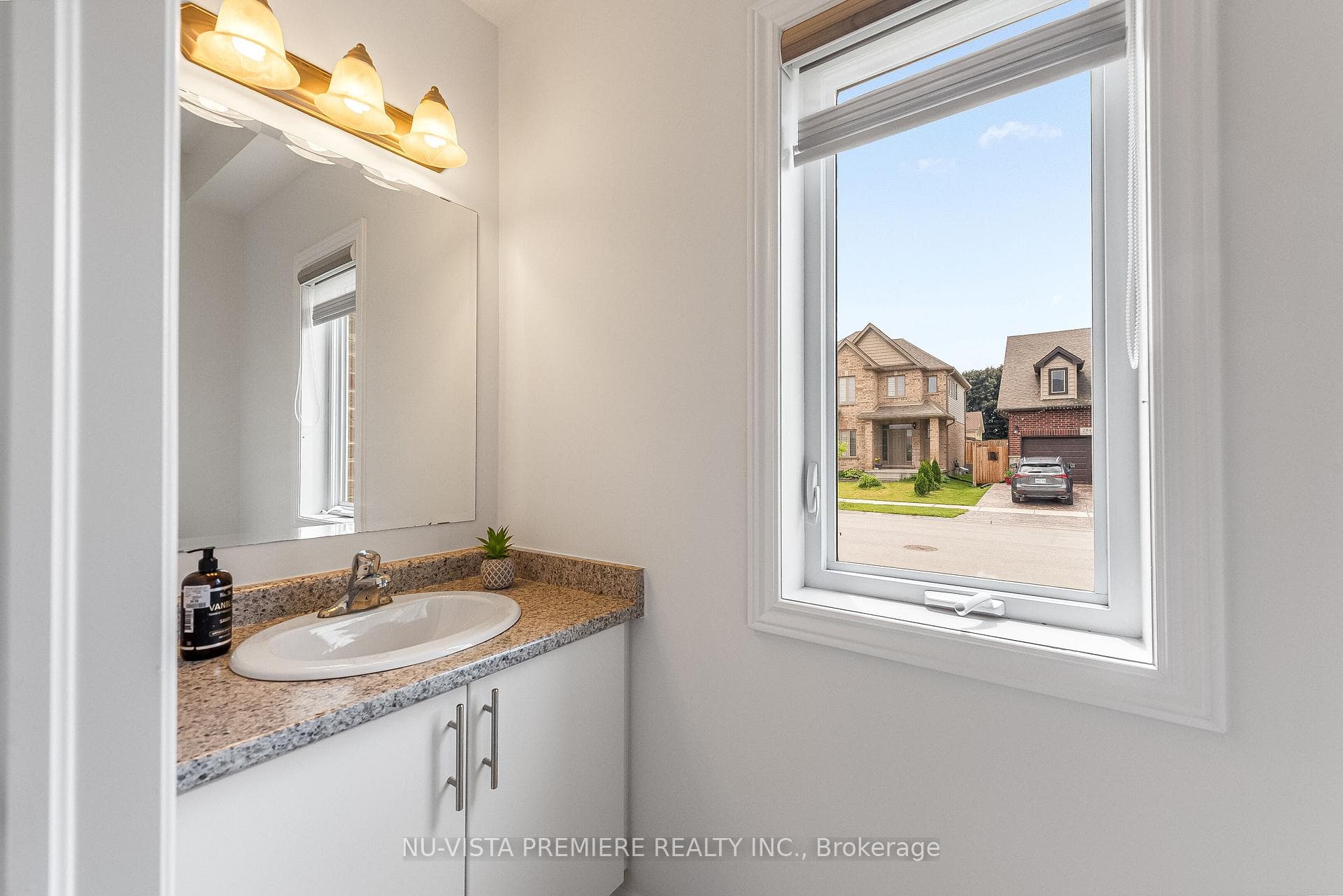 3238 Turner Crescent photo 16