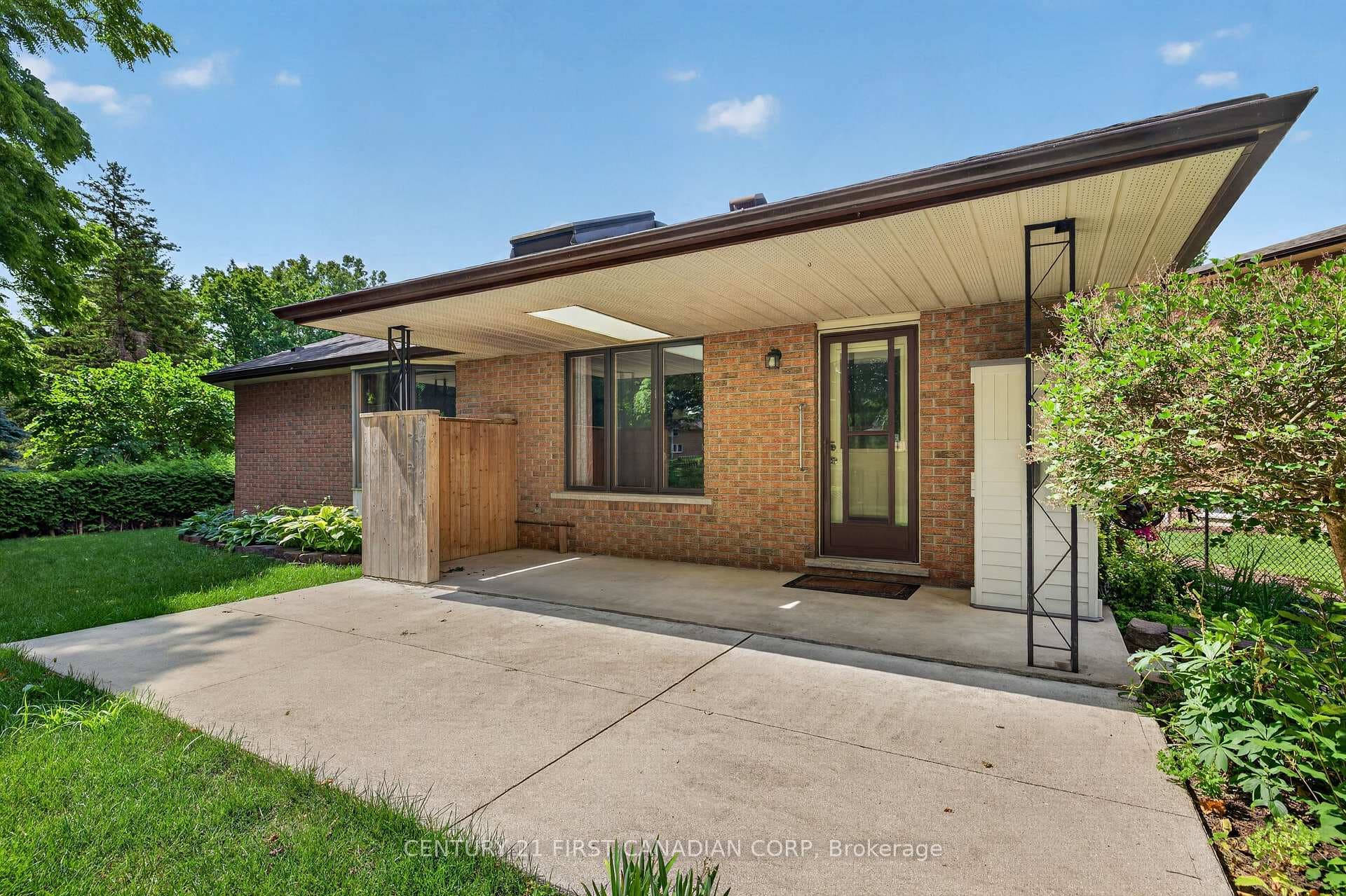 27 Stirrup Court photo 36