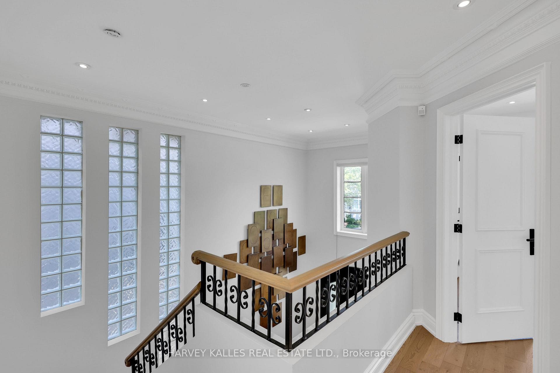 737 Woburn Avenue photo 22