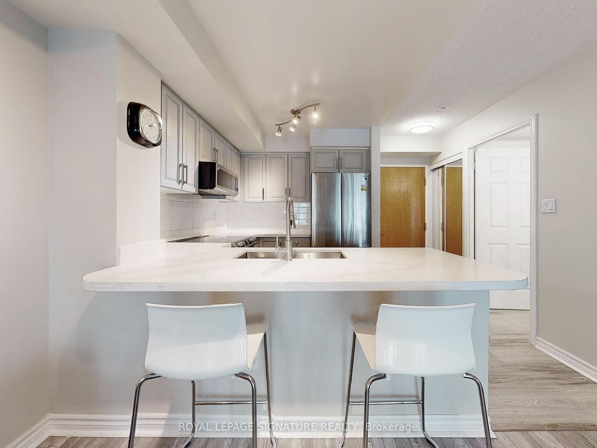 7 Lorraine Drive Unit 708 photo 14