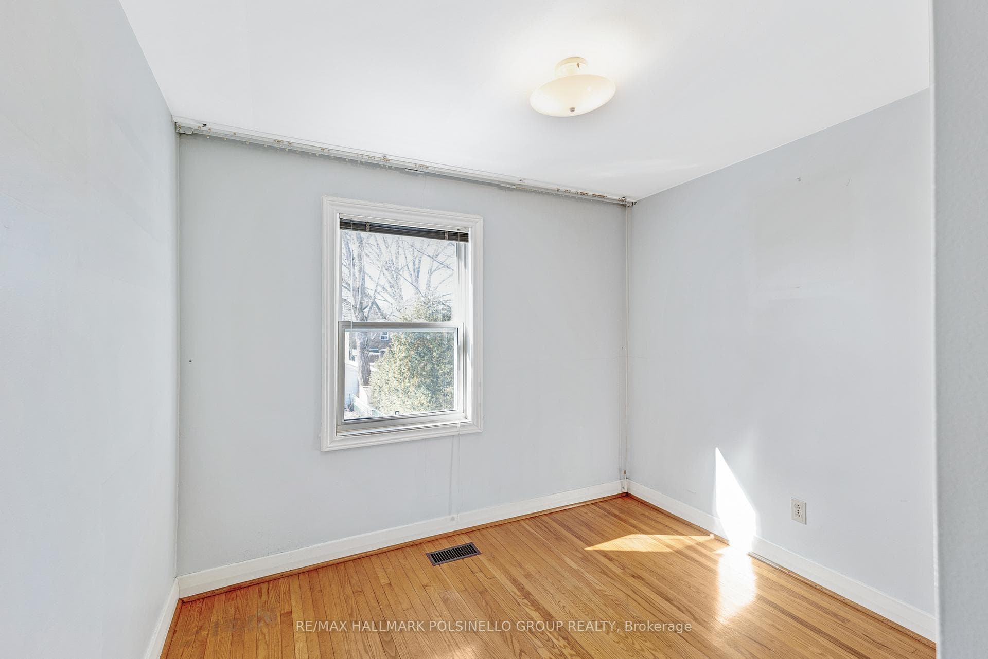 32 Mcdonald Avenue photo 23