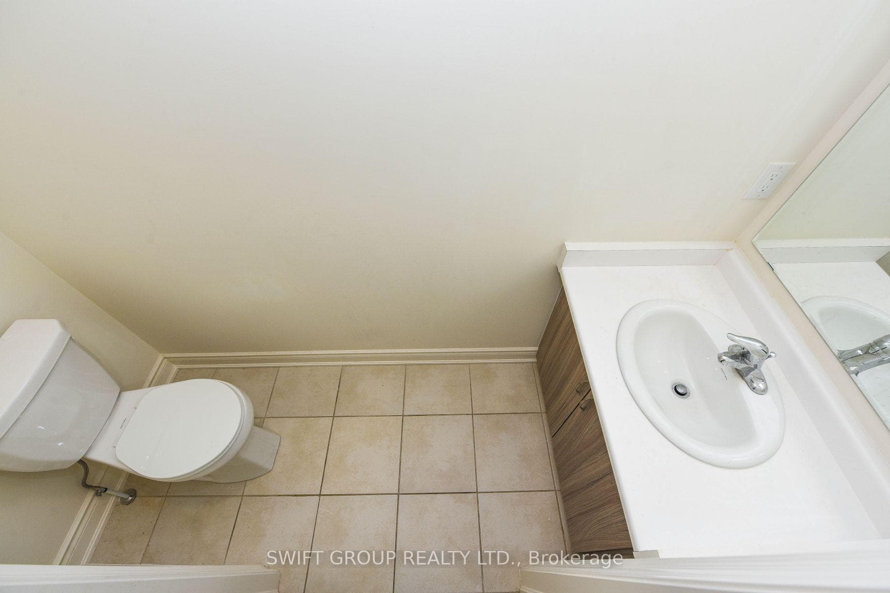 24 Dotchson Avenue Unit Upper photo 13