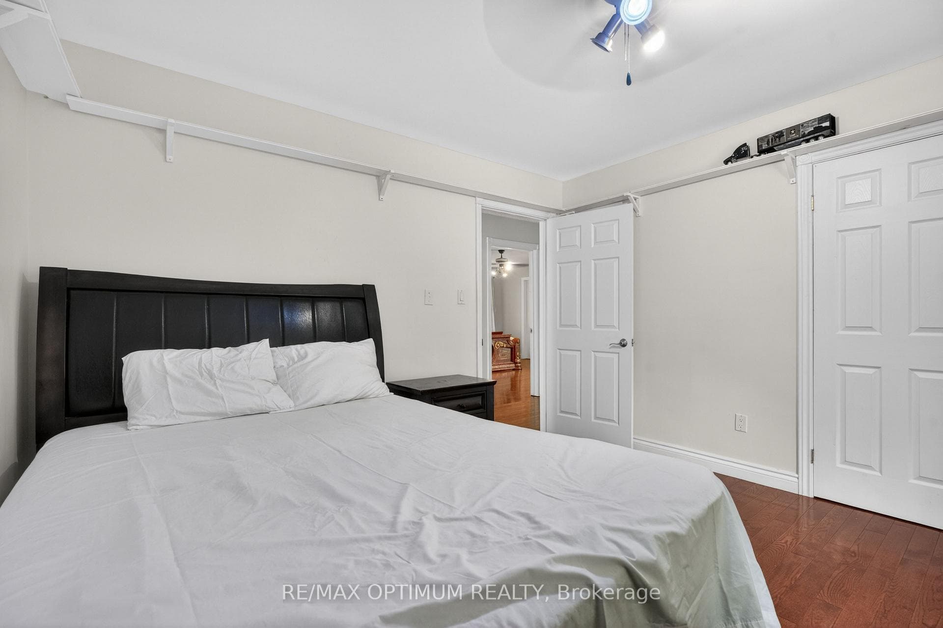 529 Campbellville Road photo 26