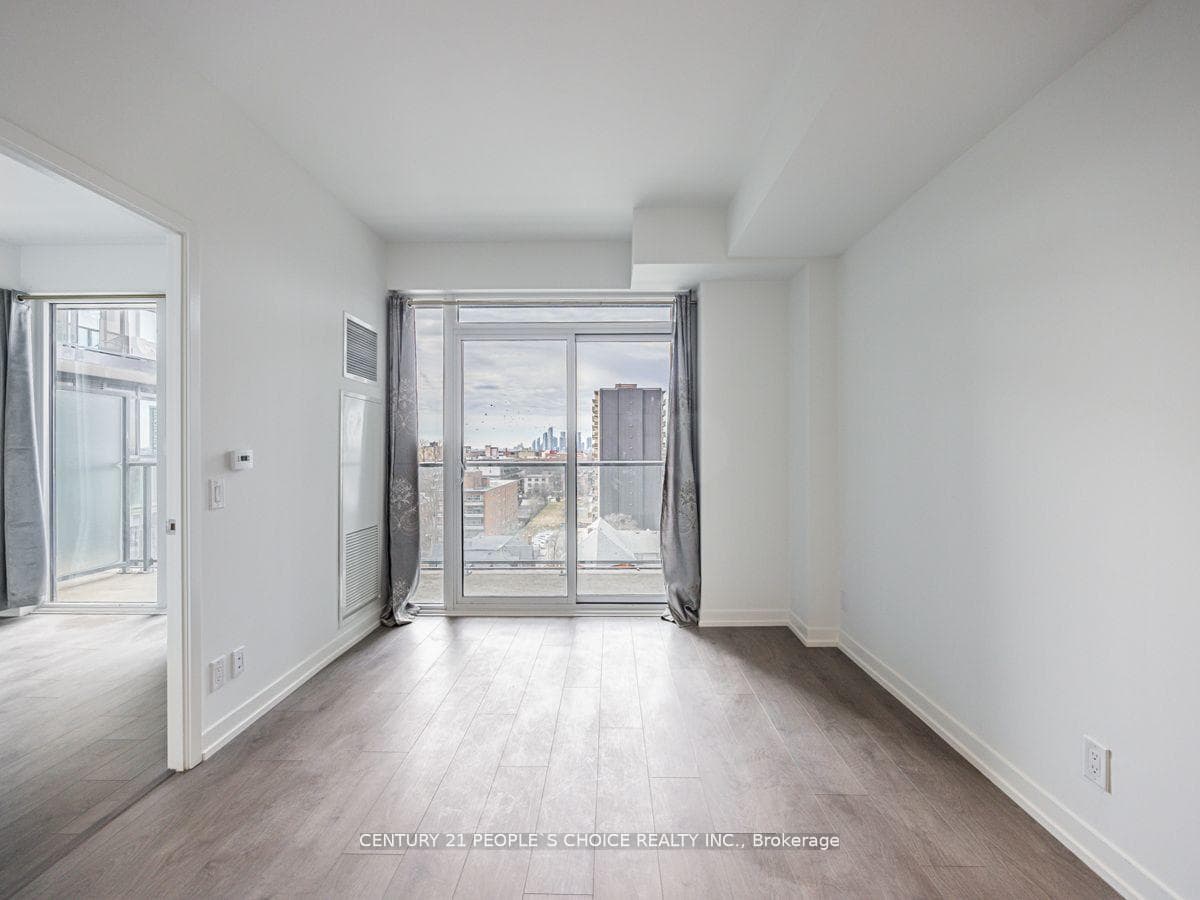 270 Dufferin Street Unit 713 photo 5