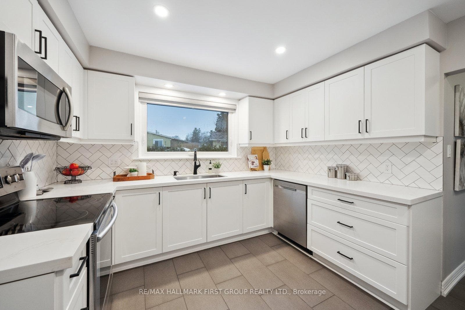 820 Hanworth Court photo 13