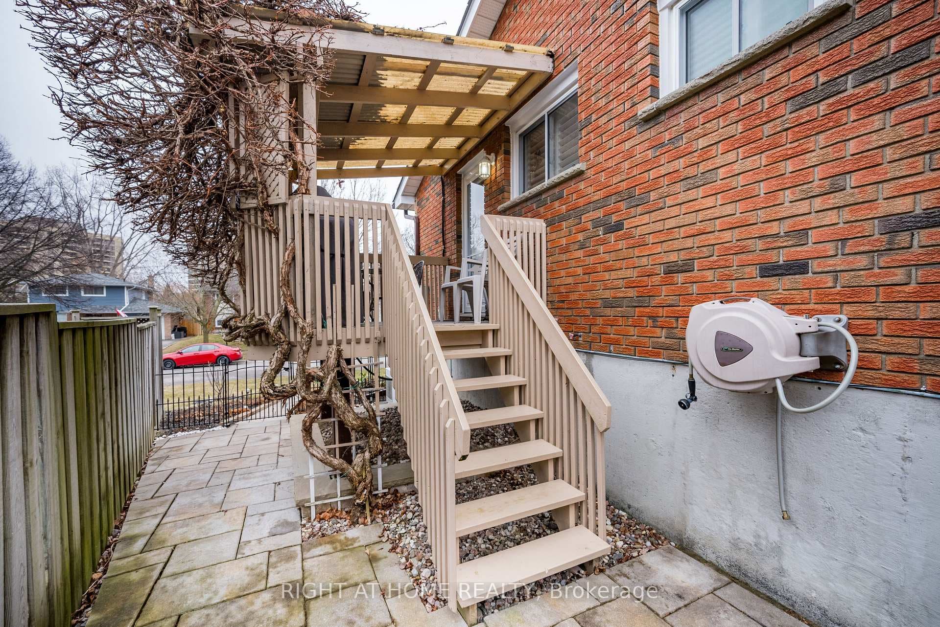 414 Paddington Crescent photo 28