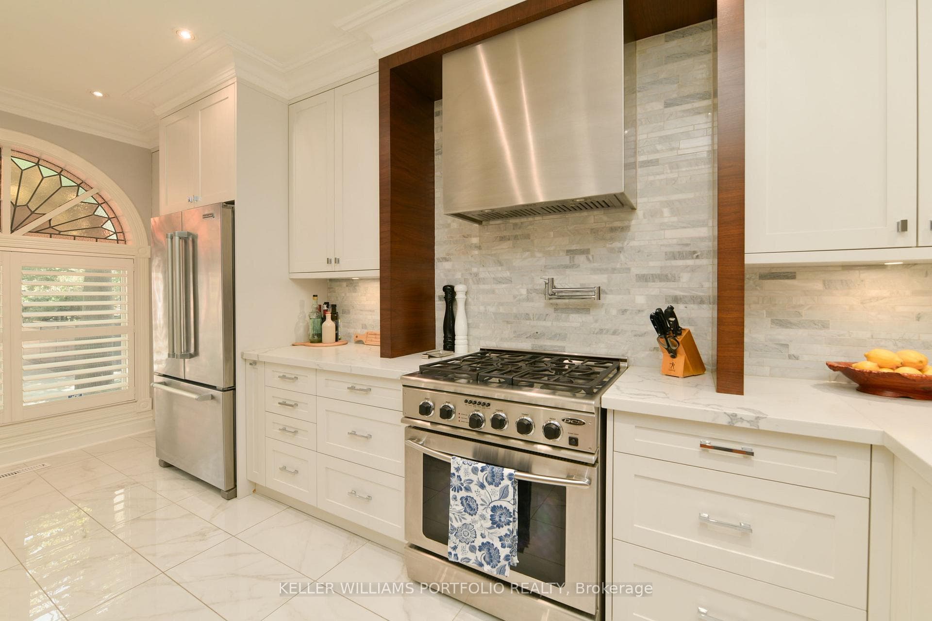 498 Ontario Street photo 3