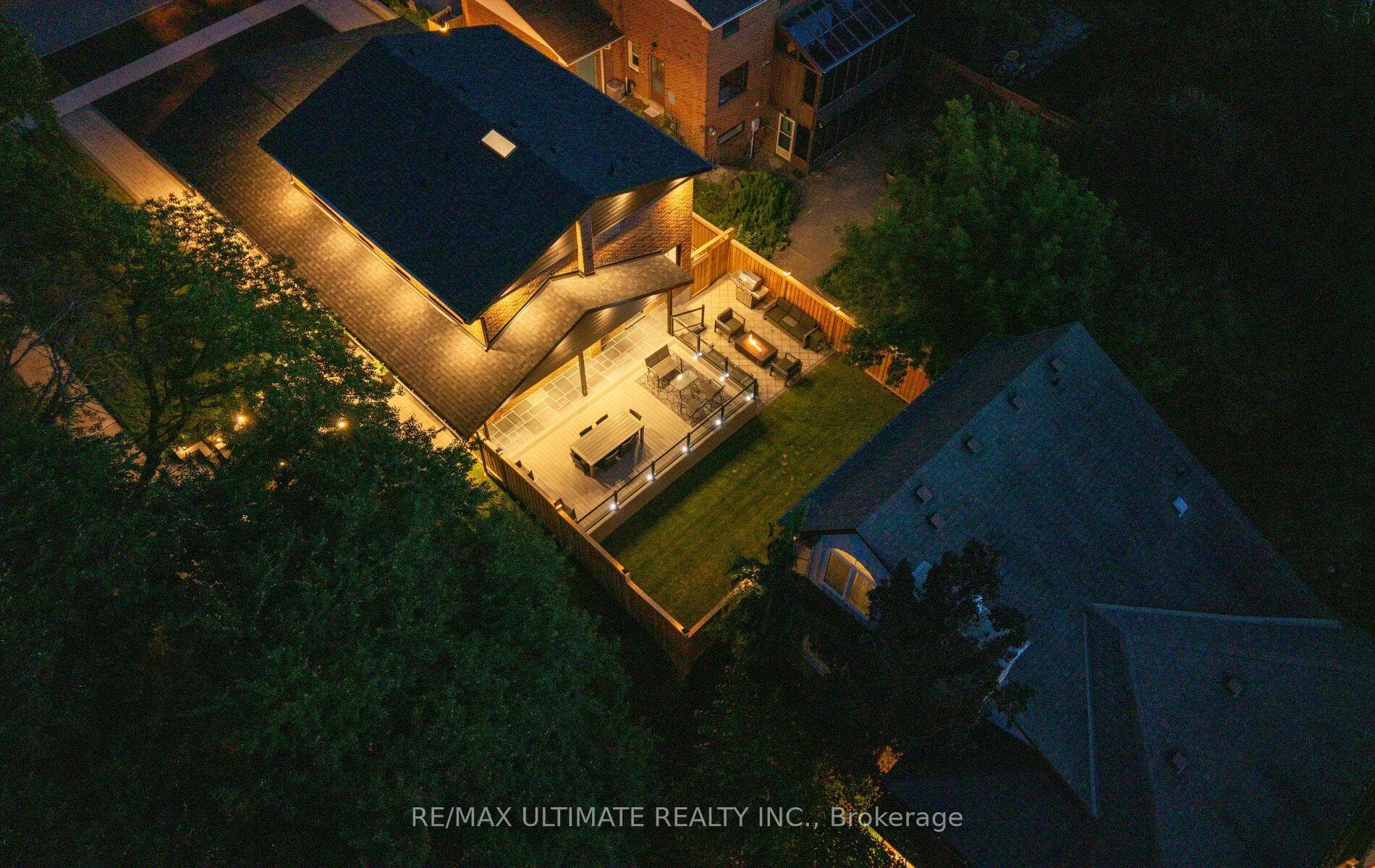 Private backyard - great for entertaining!