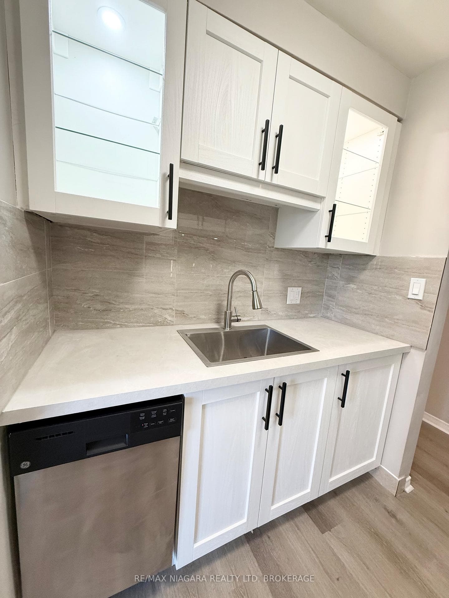 286 VINE Street Unit 8 photo 19