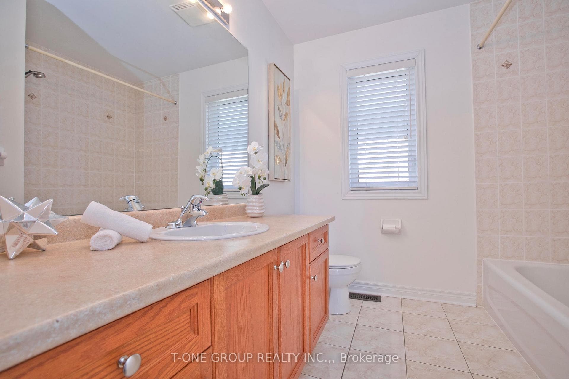 32 Alexander Lawrie Avenue photo 17