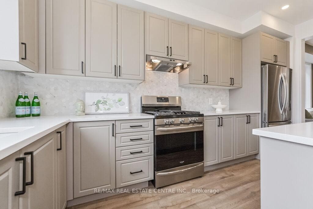 70 Harpin Way photo 14