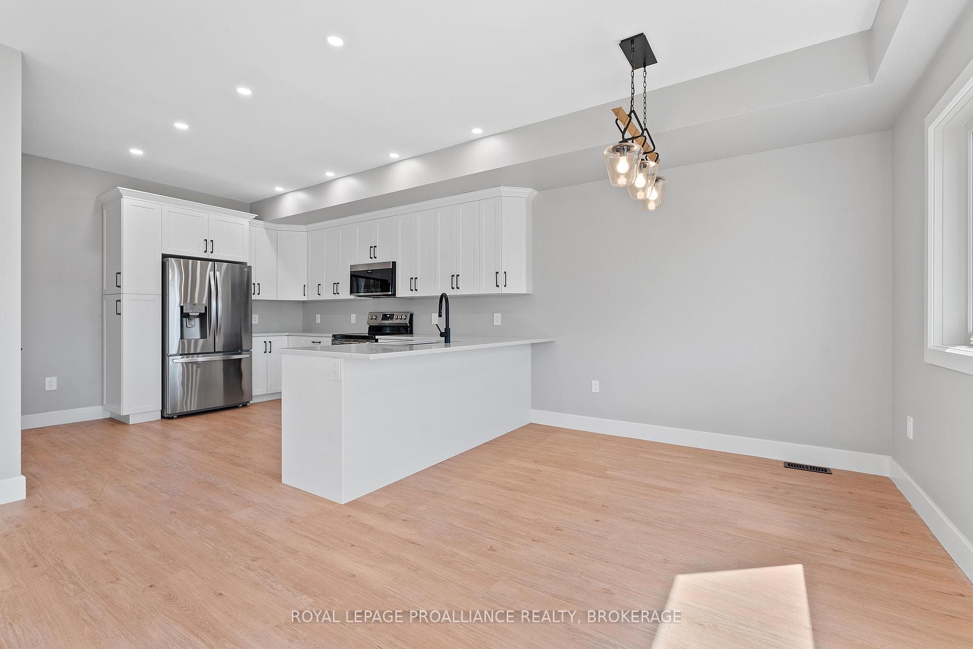 12 Dusenbury Crescent photo 11