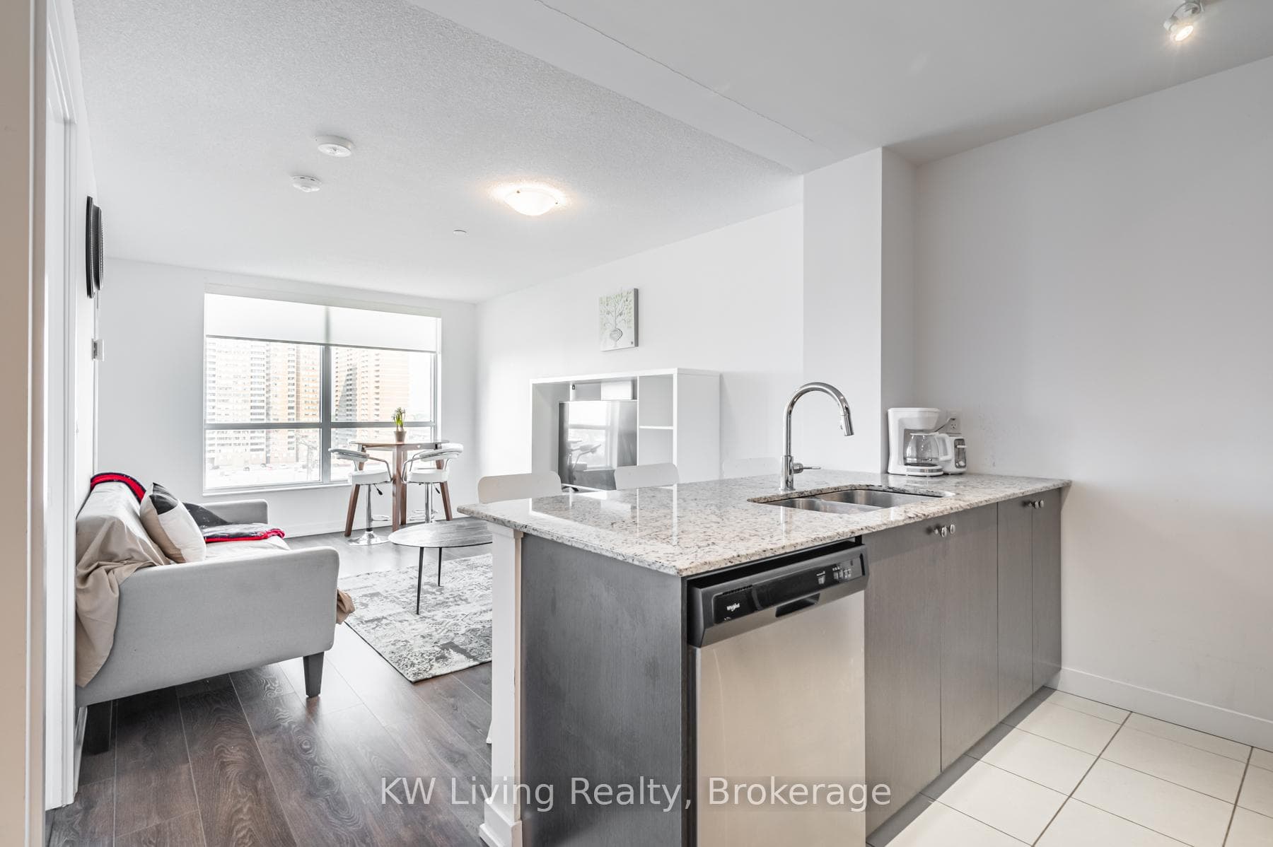 8 Trent Avenue Unit 805 photo 3