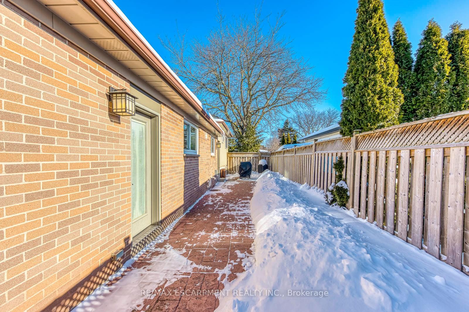 419 Yale Crescent photo 33