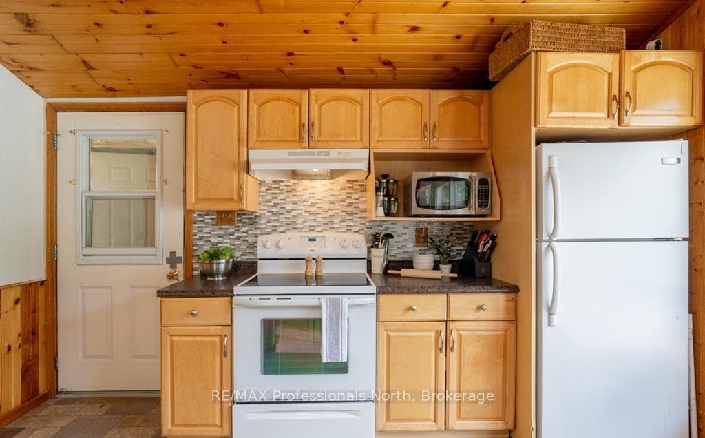 899 KATRINE Road photo 10