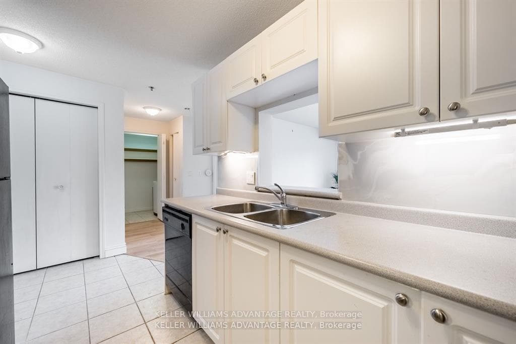 684 Warden Avenue Unit 305 photo 4