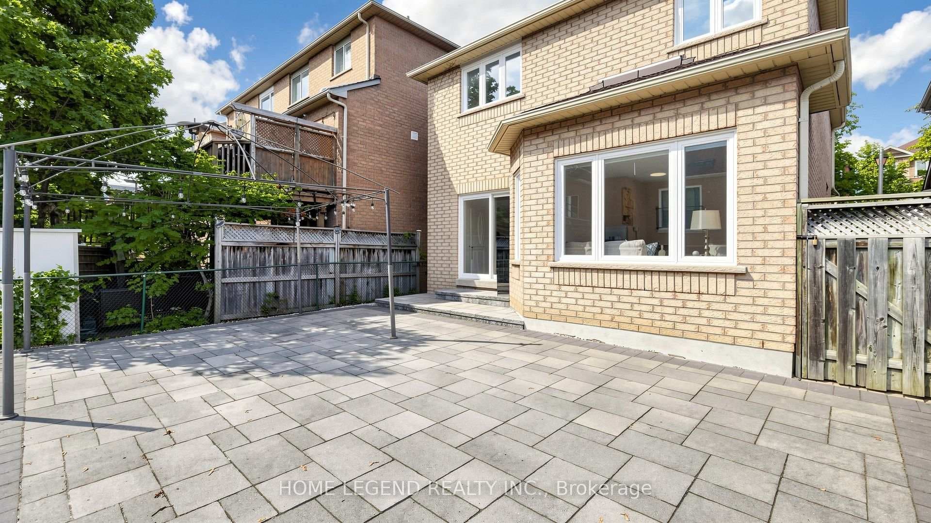 14 Mccaul Street photo 31