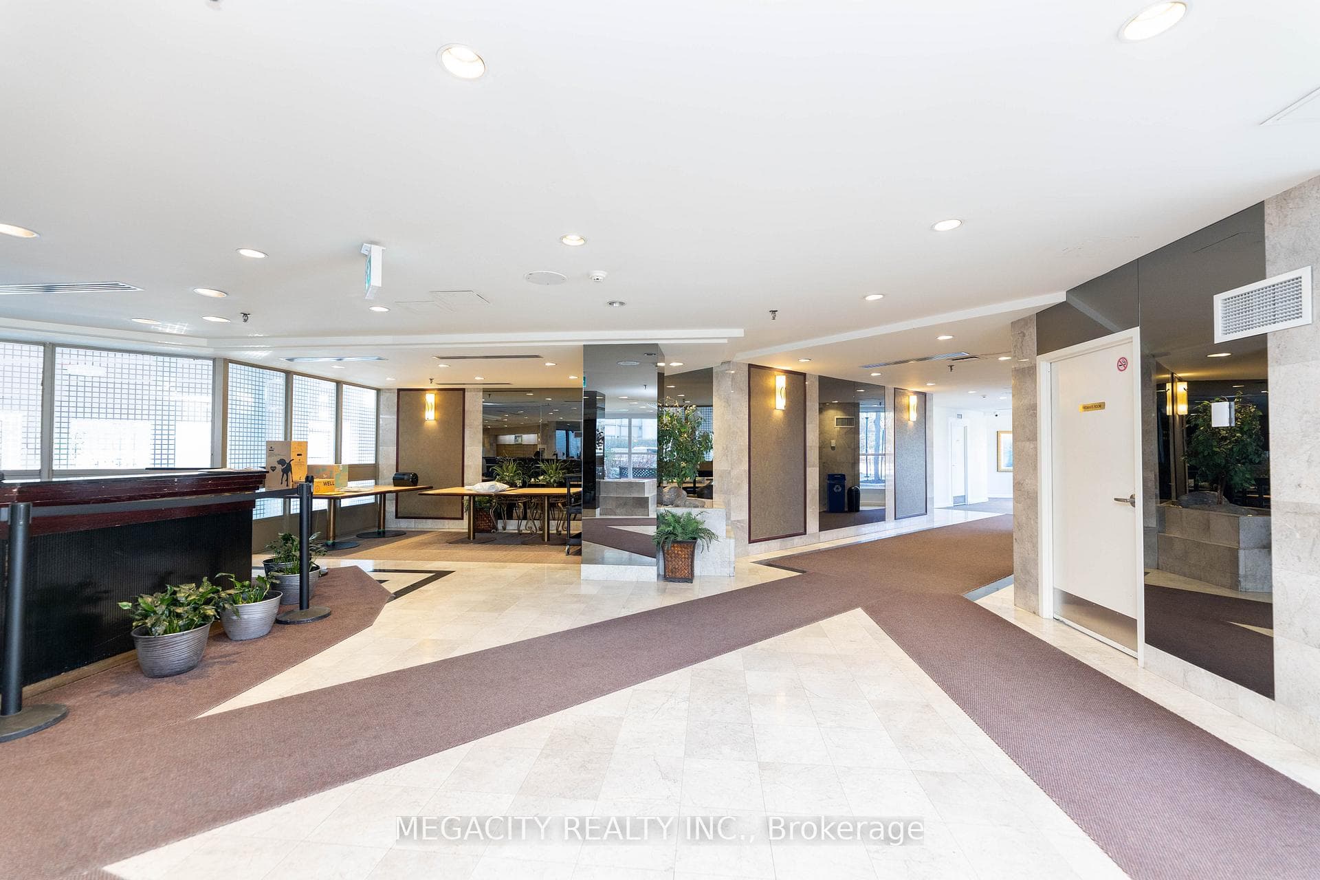 3231 Eglinton Avenue Unit 501 photo 2