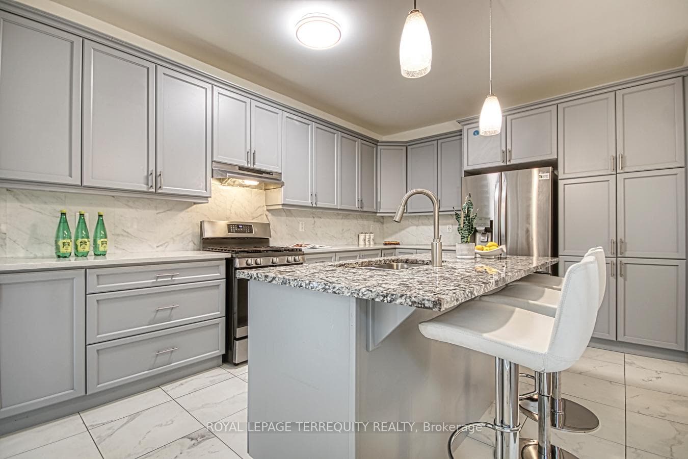 385 Gordon Krantz Avenue photo 14