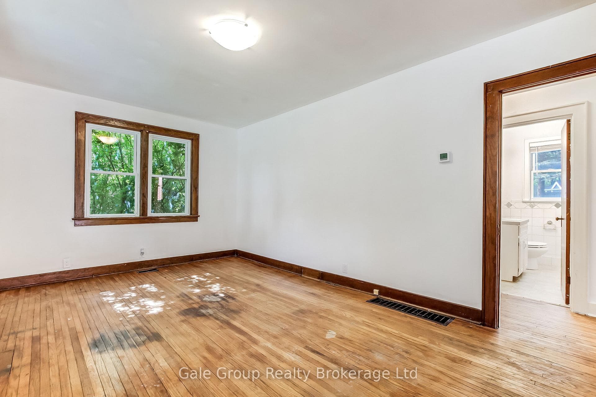 457 Brant Street photo 7