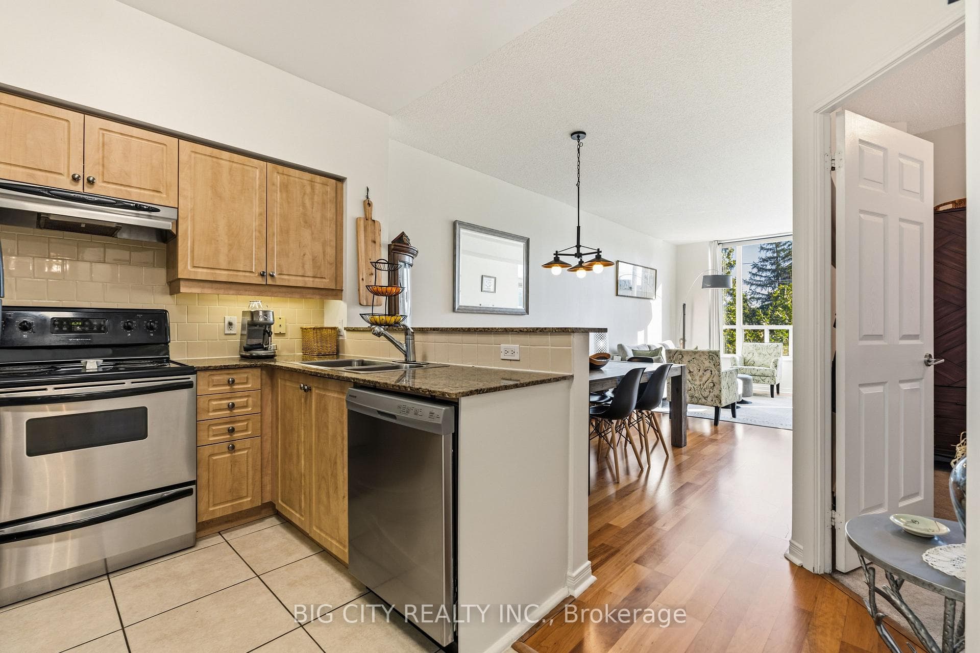 455 Rosewell Avenue Unit 412 photo 5