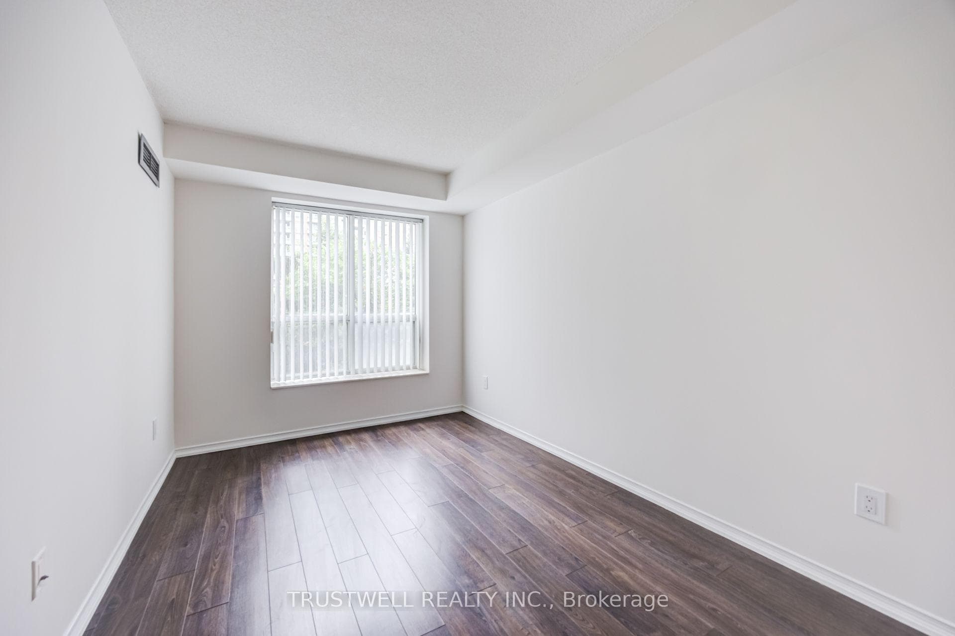 39 Pemberton Avenue Unit 401 photo 16