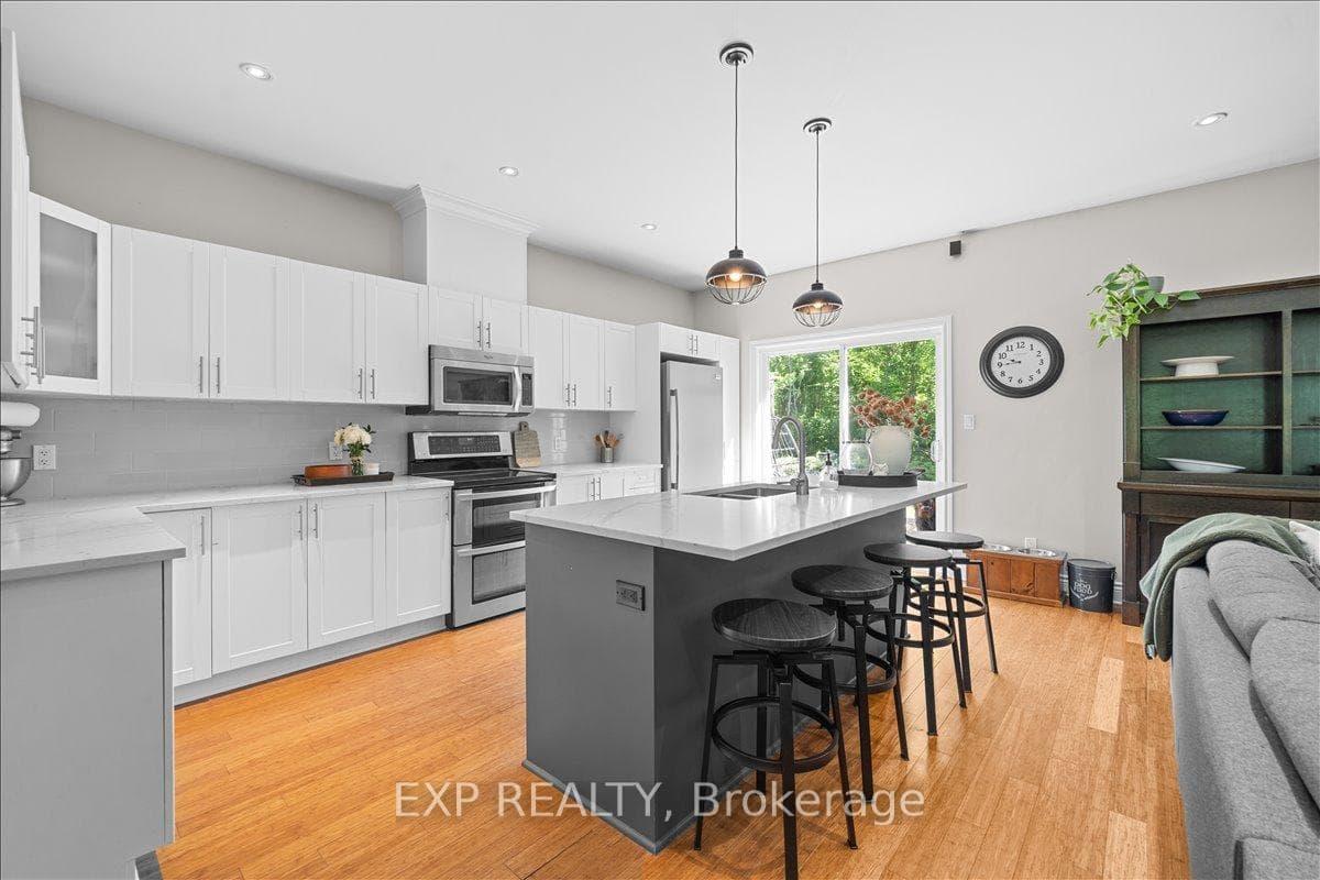 72 Darcys Way photo 12