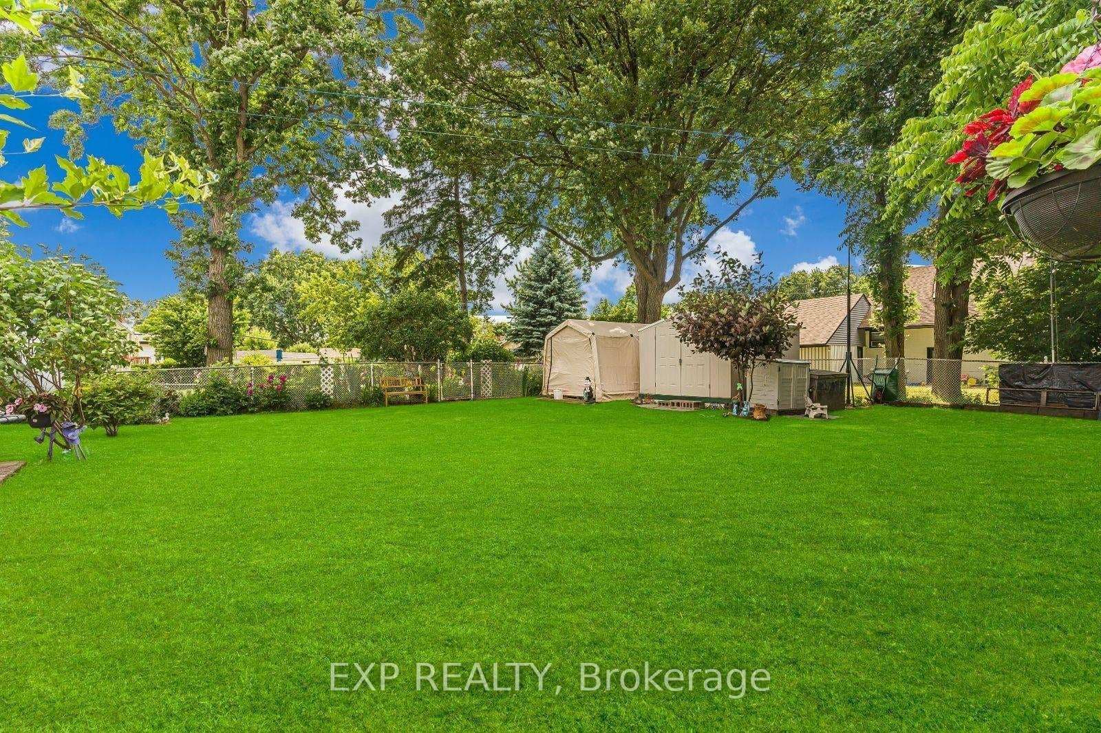 215 Elmwood Crescent photo 6
