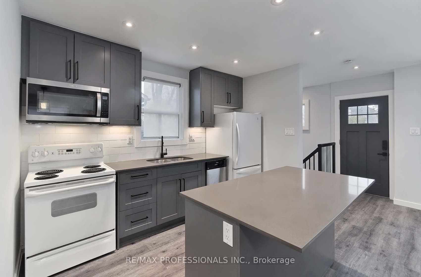 1213 Islington Avenue photo 8