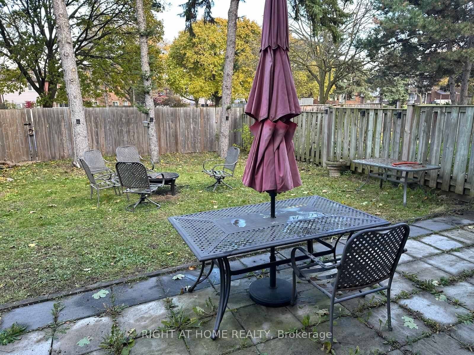 11 Myrna Lane photo 4