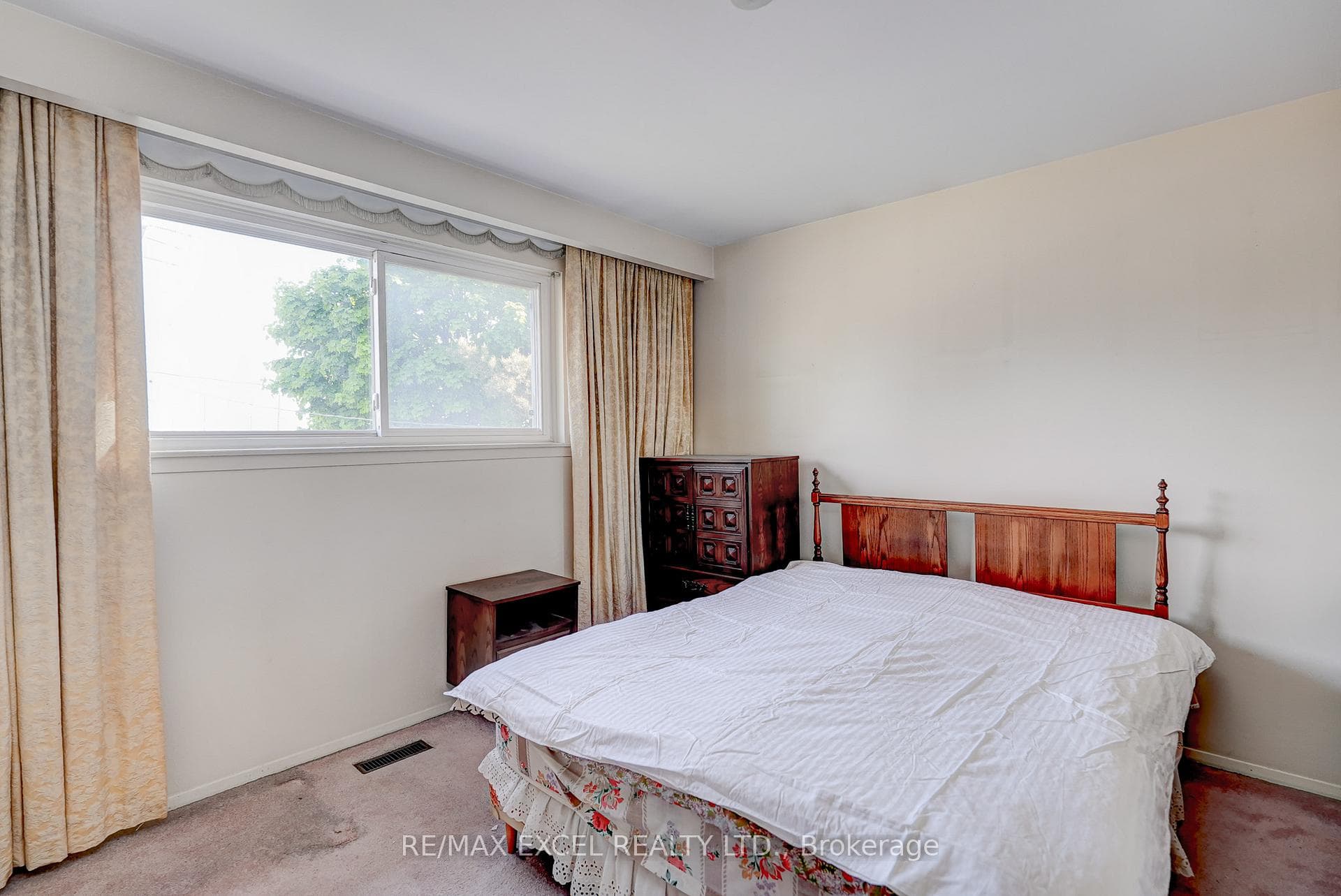 2 Pitfield Road photo 17