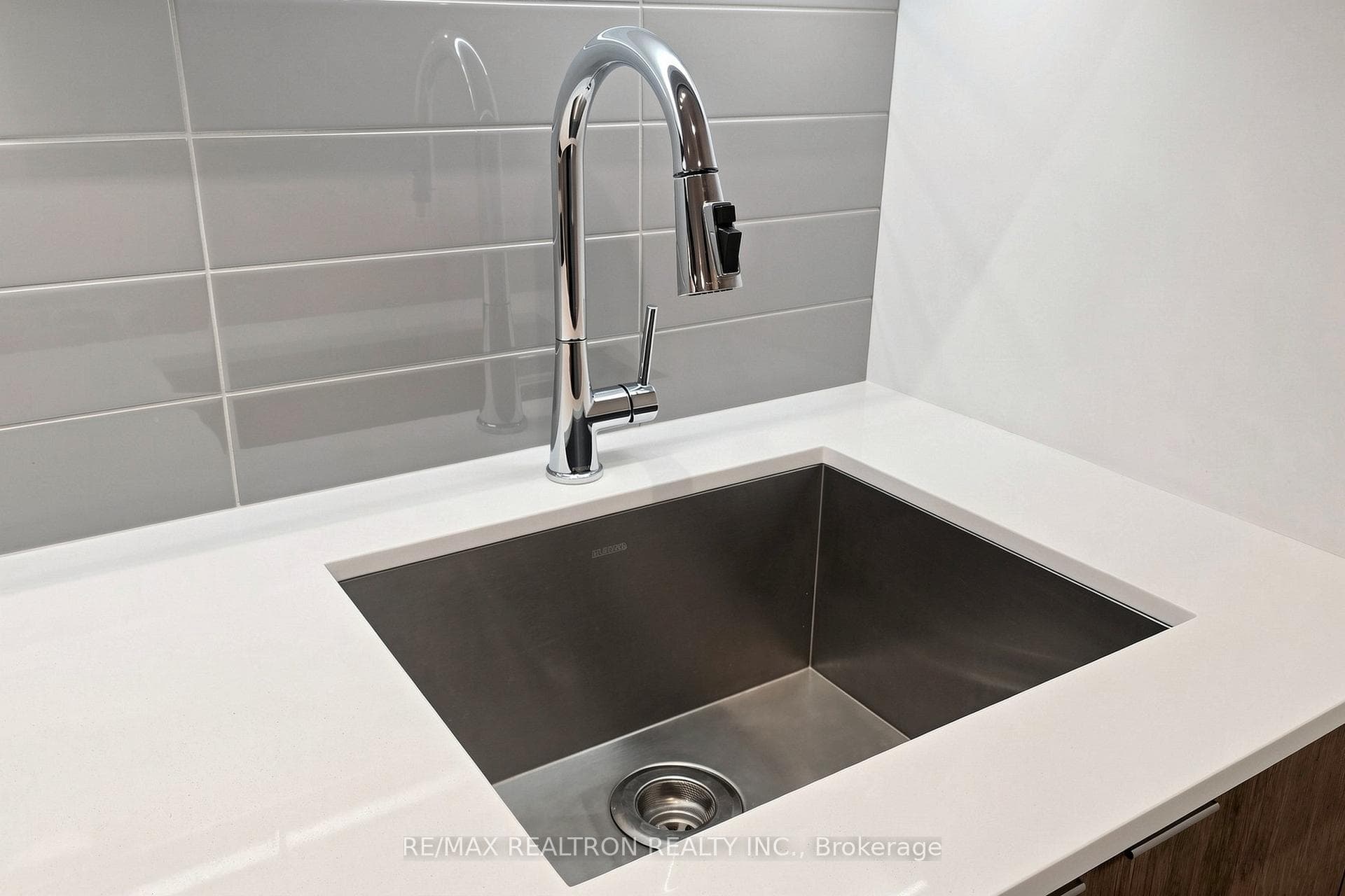 250 Lawrence Avenue Unit 701 photo 33
