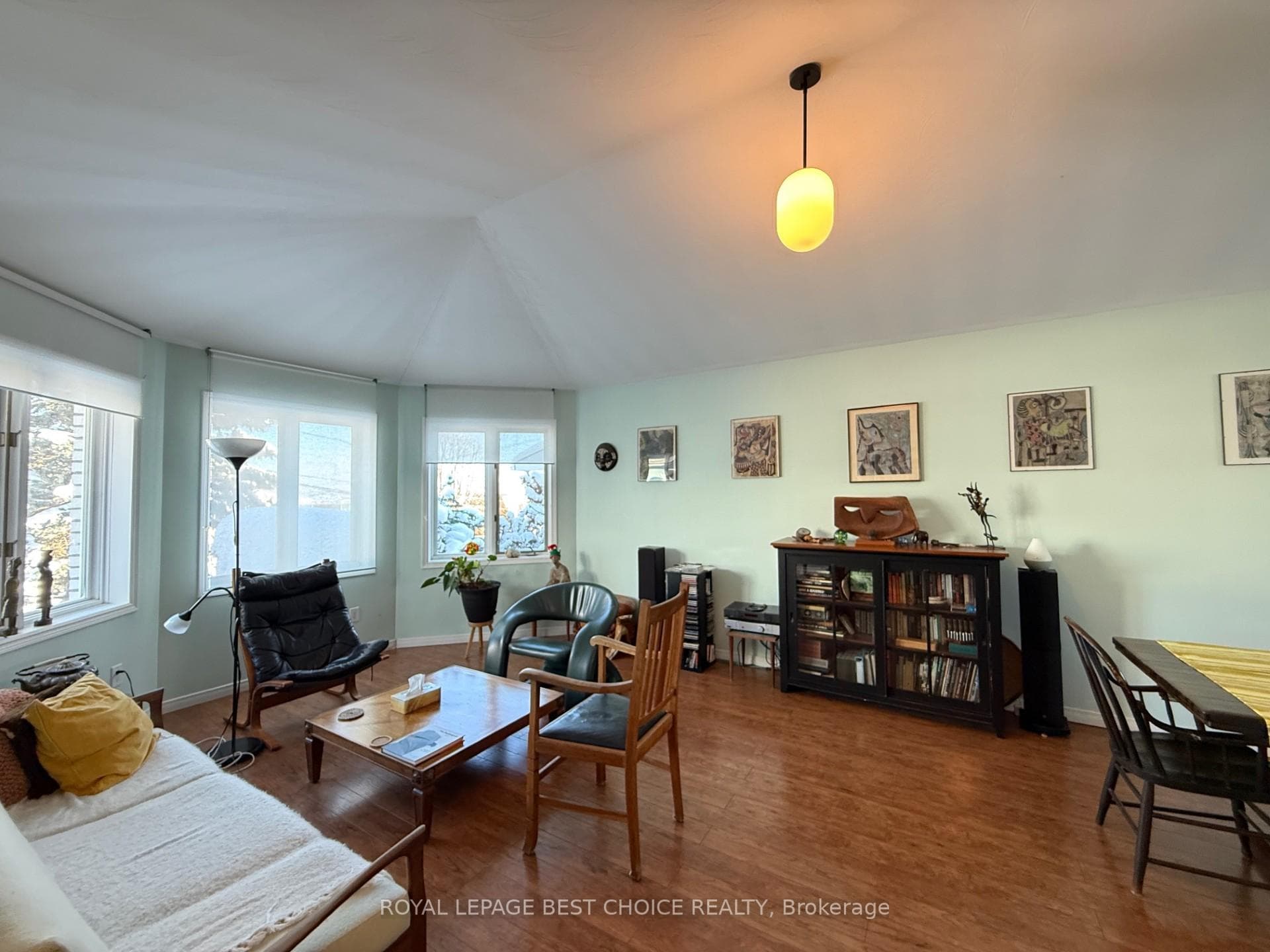 188 McKelvie Street photo 5