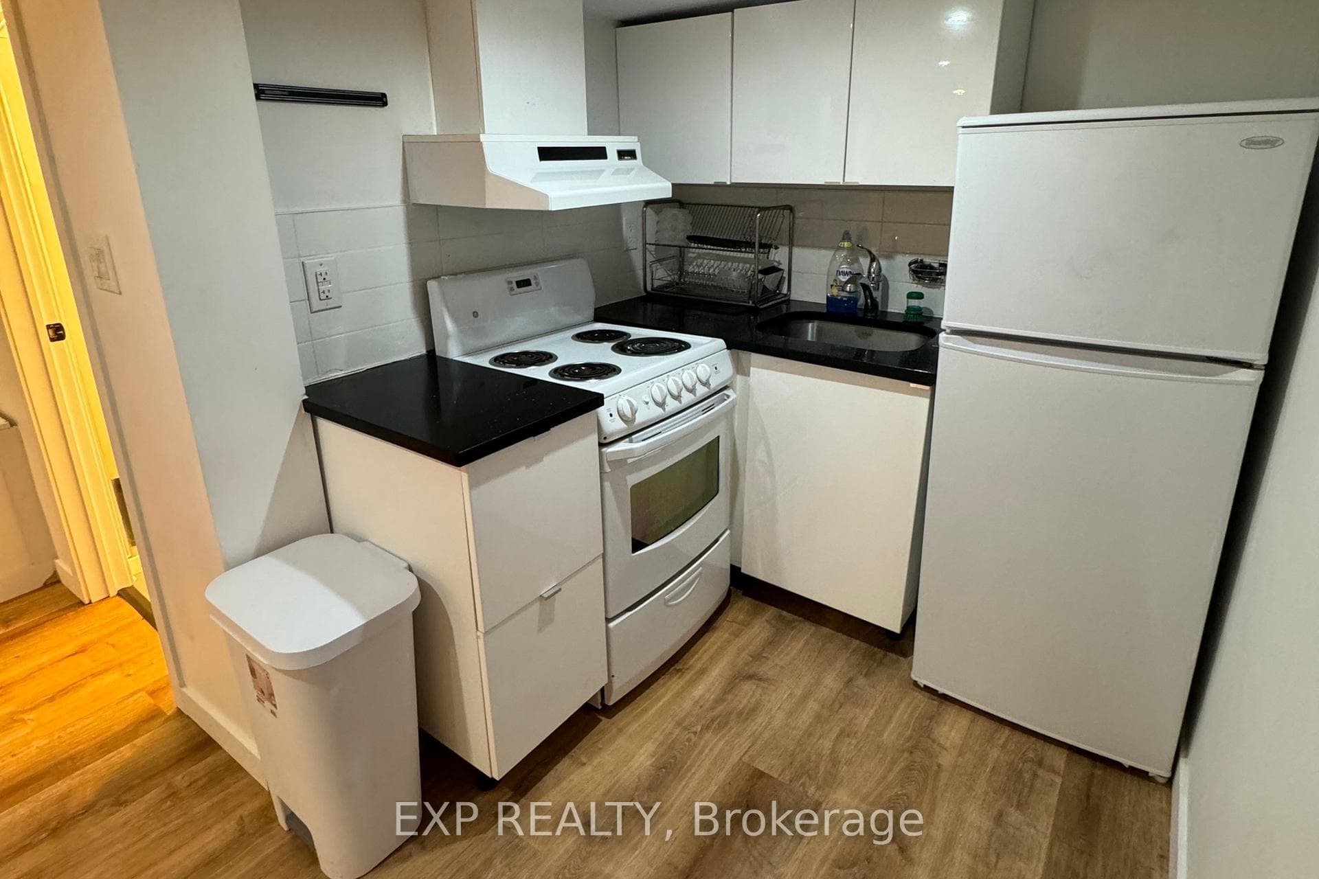 323 Montfort Street photo 17