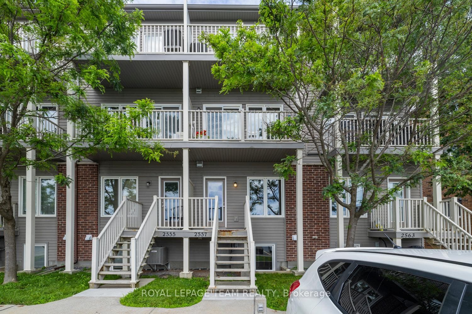 2557 LONGFIELDS Drive photo 33