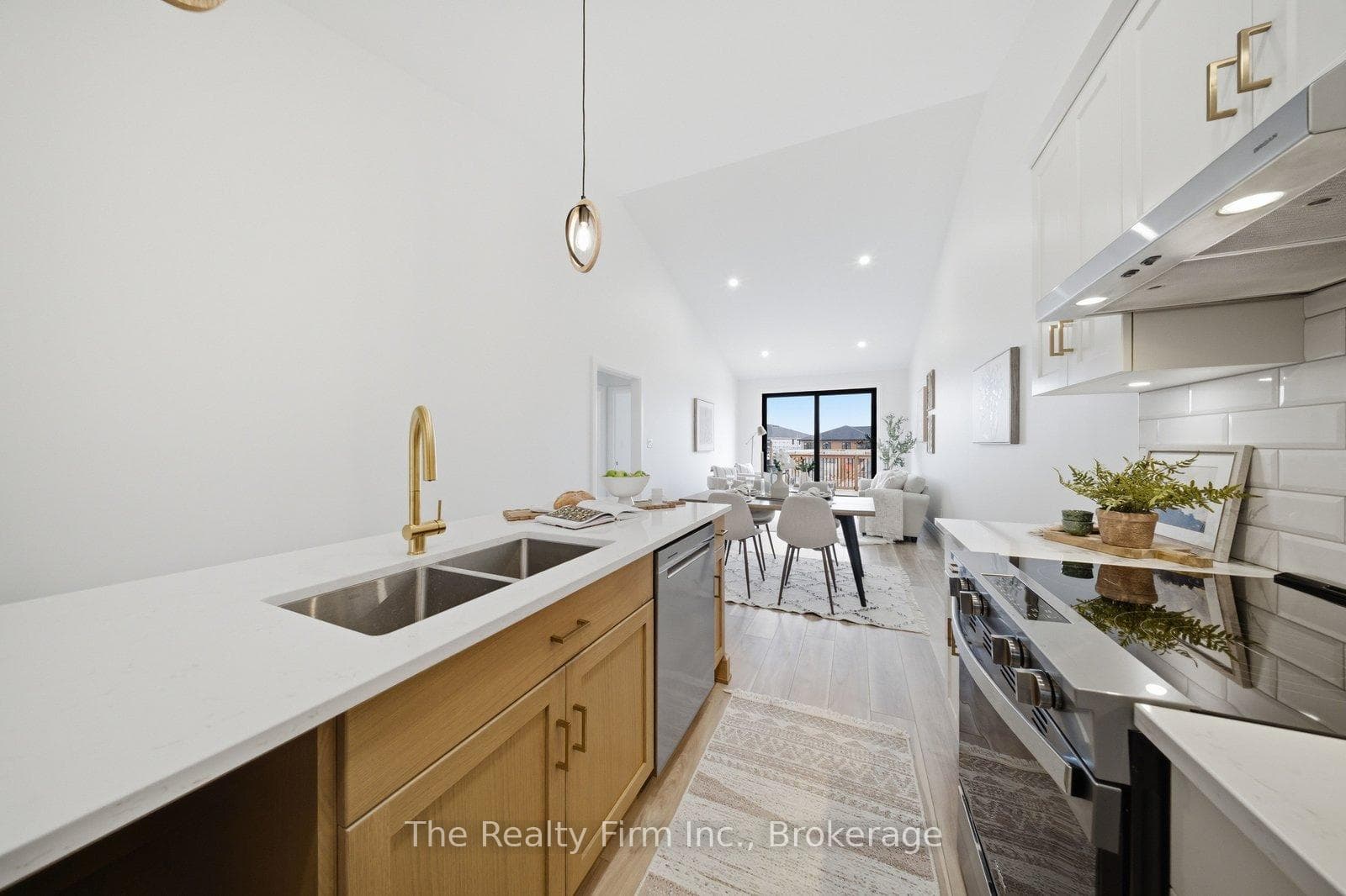 483 Gillespie Street photo 9