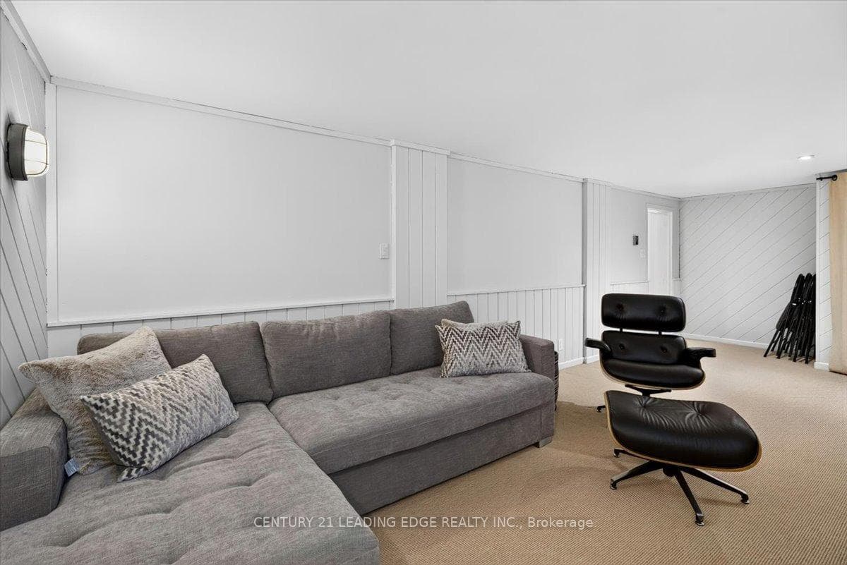143 Campbell Crescent photo 47