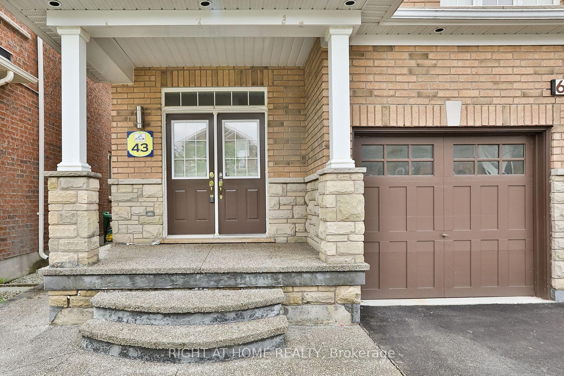 69 Summitgreen Crescent photo 2