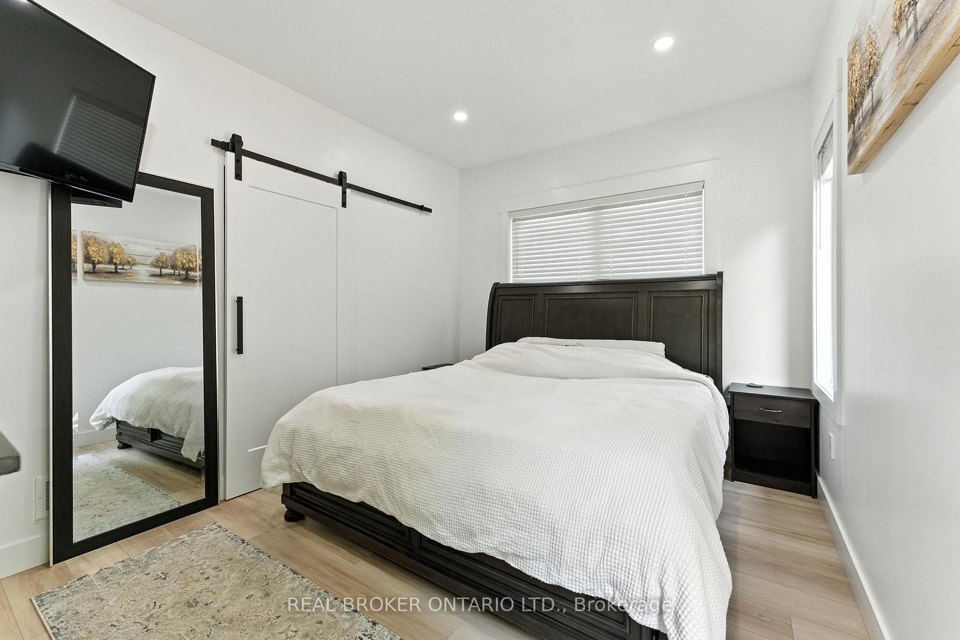 9 Macneil Court photo 16